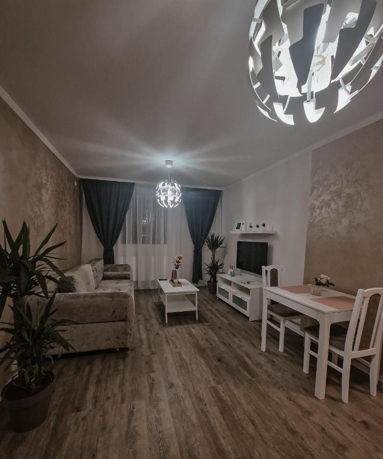 Immocity Oradea Buitenkant foto